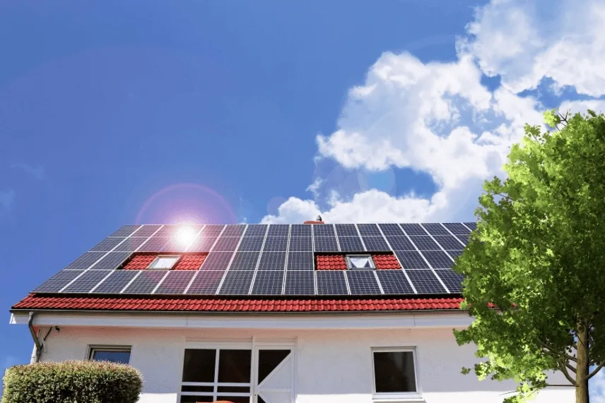 Ombres portées à éviter sur des panneaux solaires en toiture