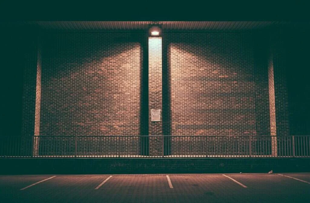 Carport solaire : ombriere photovoltaique abritant des places de stationnement