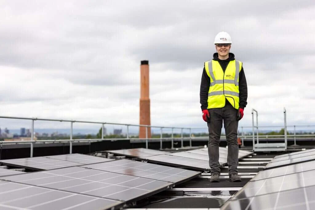 panneaux solaires, énergie solaire, énergie verte, énergie, toit, électricité, photovoltaïque, vue aérienne, noir et blanc...