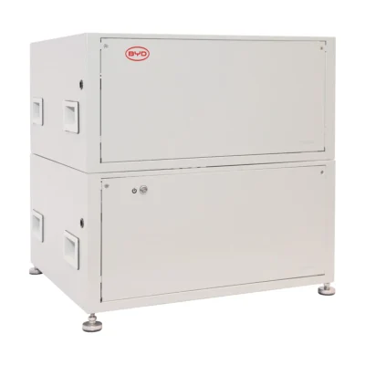 BMU BYD Premium LVL : système Battery-Box Premium LVL de deux armoires blanches
