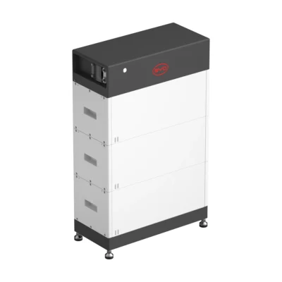 Batterie BYD Battery-Box HVM+ : tour blanche de modules sous un contrôleur BCU gris anthracite