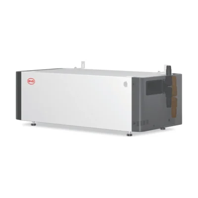 Batterie BYD Battery-Box LV5.0+ : boîtier blanc et gris avec logo BYD, vue de trois quarts