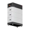 Batterie BYD Battery-Box Premium LVS : tour de modules blancs avec BMU au sommet et socle PDU noir
