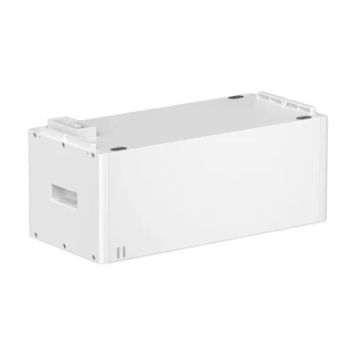 Batterie BYD HVM+ 2.76 : module de stockage blanc à poignées, vue de trois quarts