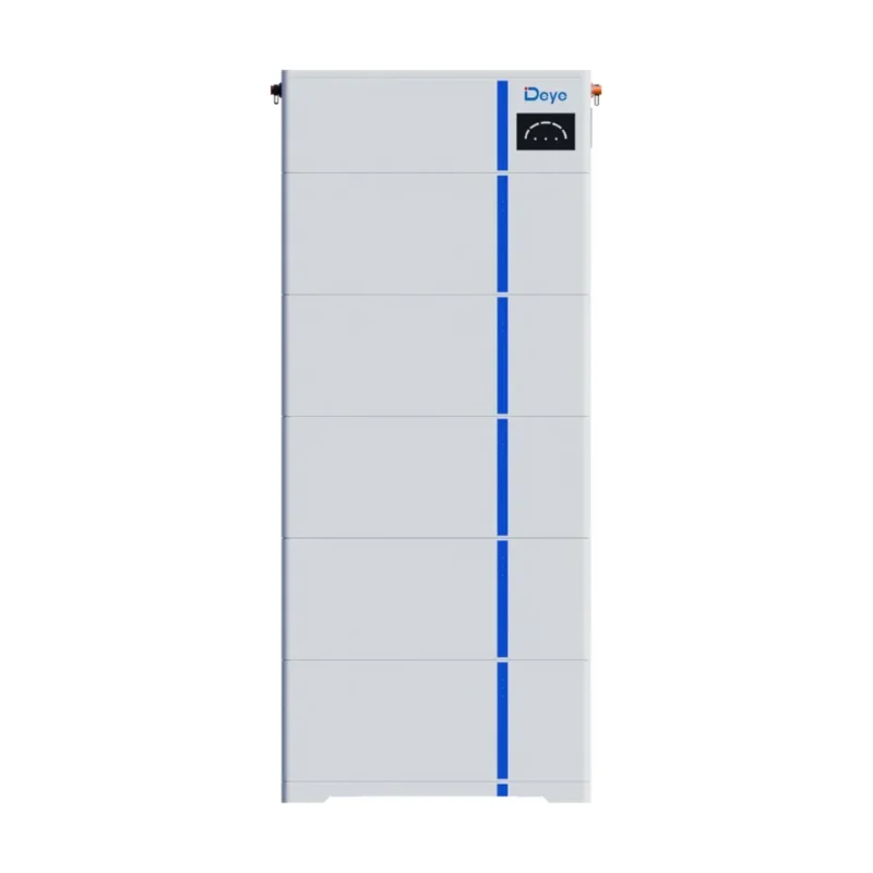 Batterie Deye AI-W5.1 PDU1 en haut d'une tour de modules blancs à bande bleue