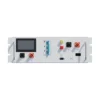 Contrôleur de batterie Deye BOS-G-PDU-2 en façade rack avec écran, sectionneur et bornes orange