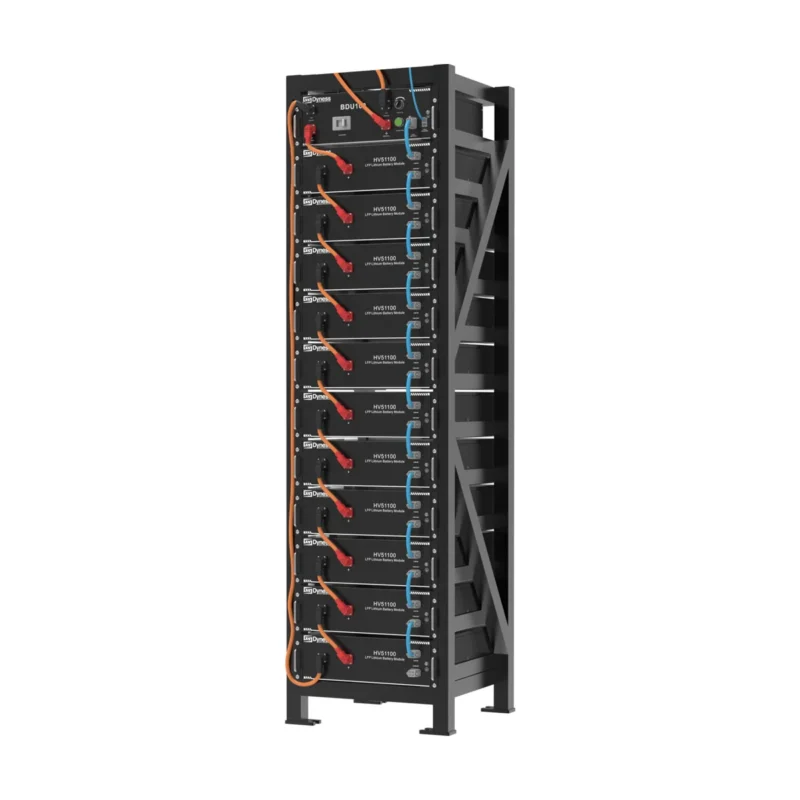 Batterie Dyness HV51100 : modules noirs empilés dans une baie PowerRack HV4 sous le BDU100