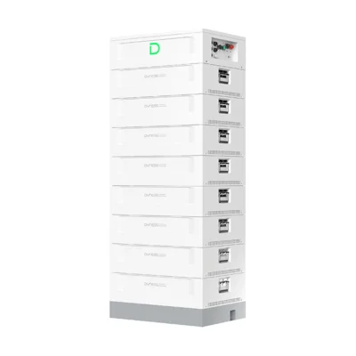 Batterie Dyness S51100 Pro en colonne STACK100 Pro blanche, logo vert et socle gris