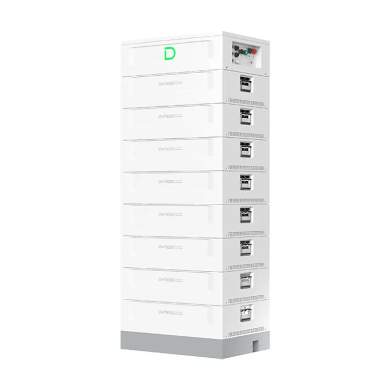 Batterie Dyness S51100 Pro en colonne STACK100 Pro blanche, logo vert et socle gris