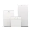 Batterie Huawei LUNA2000-S1 en trois hauteurs, colonnes blanches avec anneau lumineux