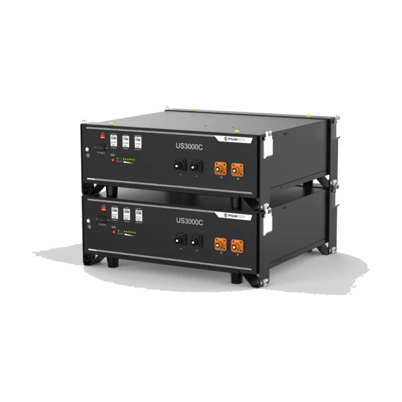 Batterie Pylontech US3000C : deux modules noirs au format rack empilés, bornes orange en façade