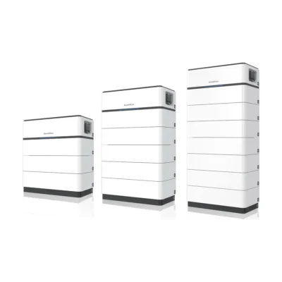 Batterie Sungrow SMR050 : trois tours SBH blanches de 3, 5 et 7 modules empilés