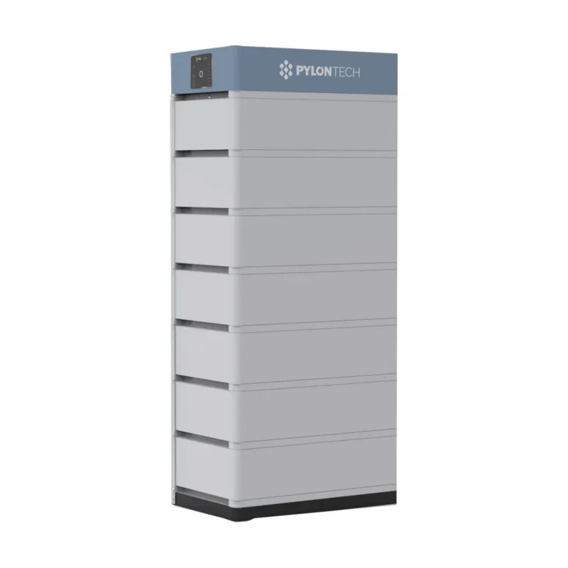 Unité de contrôle Pylontech Force-H1 au sommet d'une tour de batterie grise à six modules