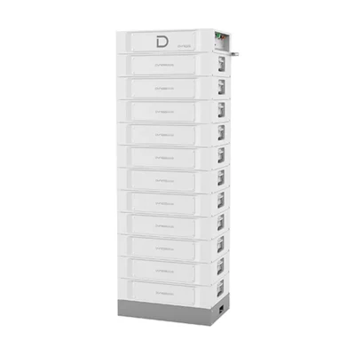 BMS Dyness SBDU100 au sommet d'une colonne STACK100 blanche de modules empilés