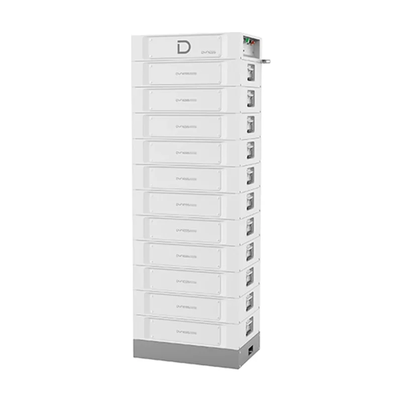 BMS Dyness SBDU100 au sommet d'une colonne STACK100 blanche de modules empilés