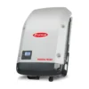 Onduleur Fronius Primo monophasé, boîtier gris clair SnapINverter avec écran en façade