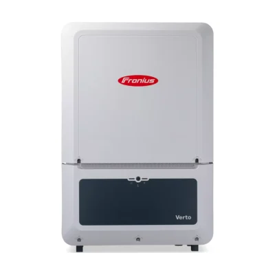 Onduleur Fronius Verto 4 MPPT triphasé, grand boîtier blanc avec logo Fronius et bandeau noir