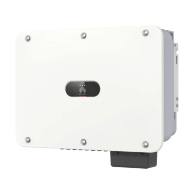 Onduleur Huawei SUN2000-MC0 triphasé, boîtier blanc avec afficheur à LED et bornier AC noir