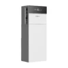 Onduleur hybride Pylontech Force H3X triphasé au sommet d'une haute colonne de modules blancs