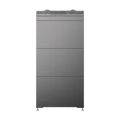 Batterie EcoFlow PowerOcean triphasée : boîtier de jonction gris au-dessus de trois modules LFP sur socle