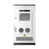 Batterie GoodWe BAT-C 208 kWh, armoire blanche avec groupe de refroidissement en porte