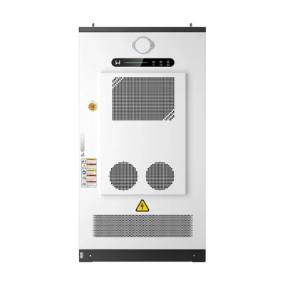 Batterie GoodWe BAT-C 208 kWh, armoire blanche avec groupe de refroidissement en porte