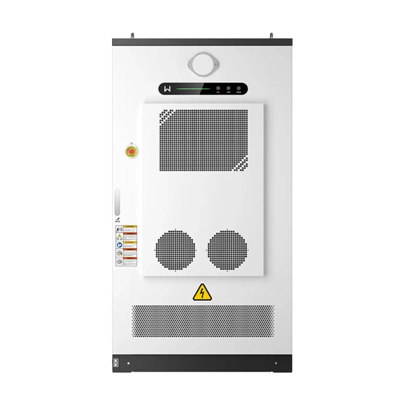 Batterie GoodWe BAT-C 208 kWh, armoire blanche avec groupe de refroidissement en porte