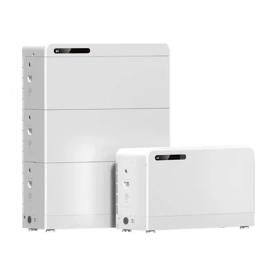 Batterie GoodWe Lynx D G2, colonne de modules blancs empilés et module seul