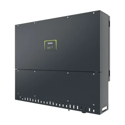 Onduleur Kostal PIKO CI 30/50 triphasé, boîtier gris anthracite avec afficheur à LED encadré de vert