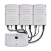 Onduleur SolarEdge Synergy SE66.6K de la gamme, unités Synergy blanches à rainures reliées par câbles au Synergy Manager à sectionneur