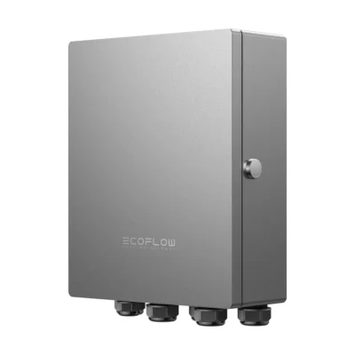 Passerelle EcoFlow Gateway monophasée vue de trois quarts, coffret gris fermé avec presse-étoupes en partie basse et logo EcoFlow